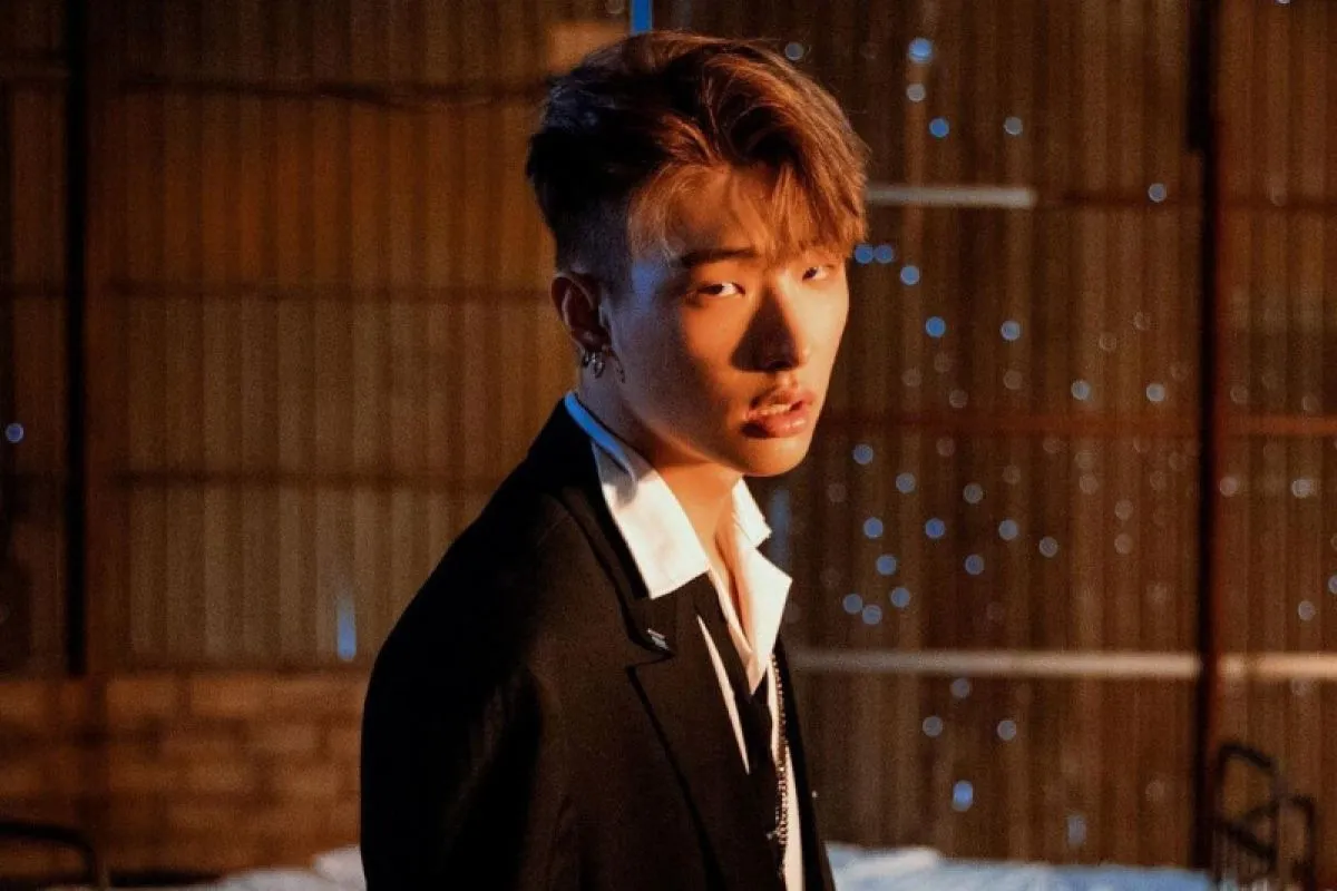 Mingi ATEEZ alami patah tulang usai terjatuh di Waterbomb Macau 2025.