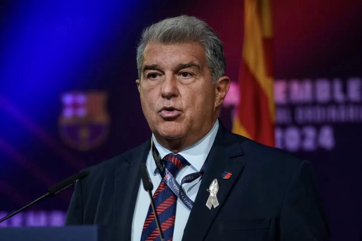 Presiden Barcelona bantah spekulasi Messi yang diisukan akan bermain untuk Barcelona.