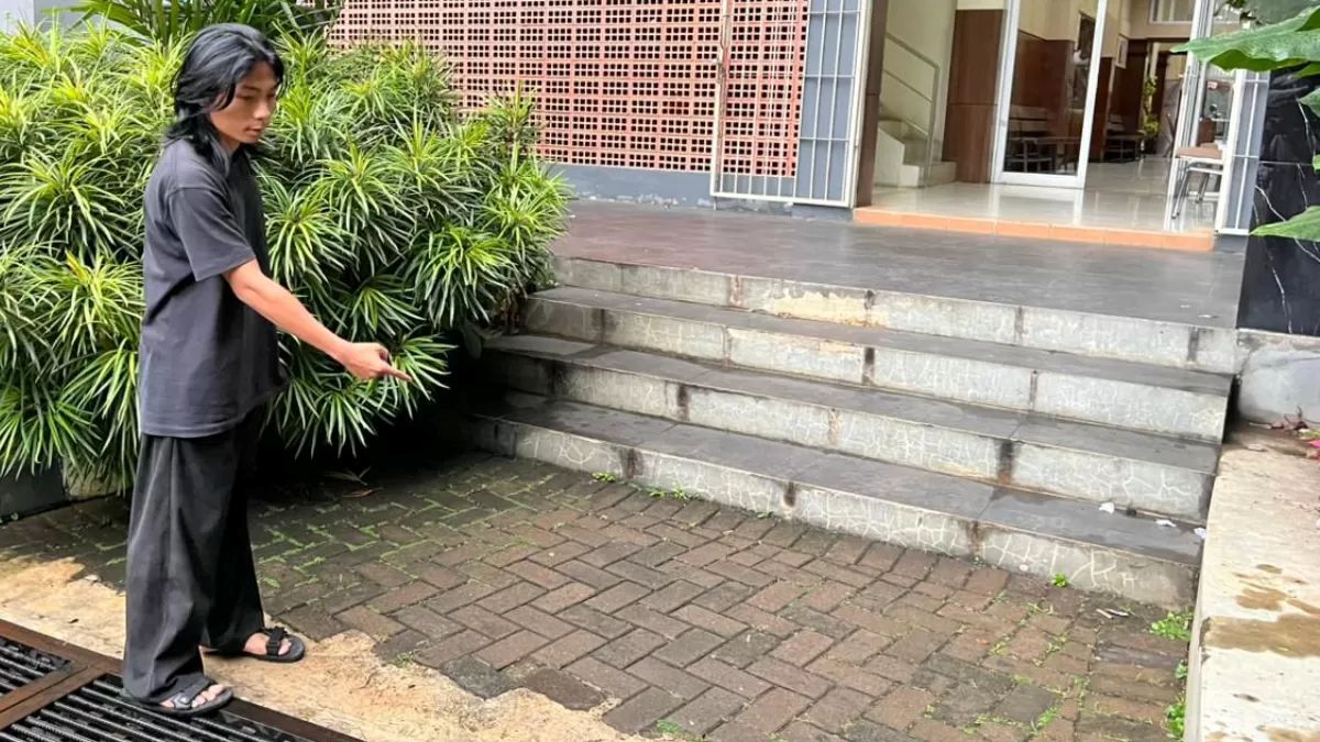 Lokasi mahasiswi Unpak Bogor yang jatuh dari lantai 3 (13/11).