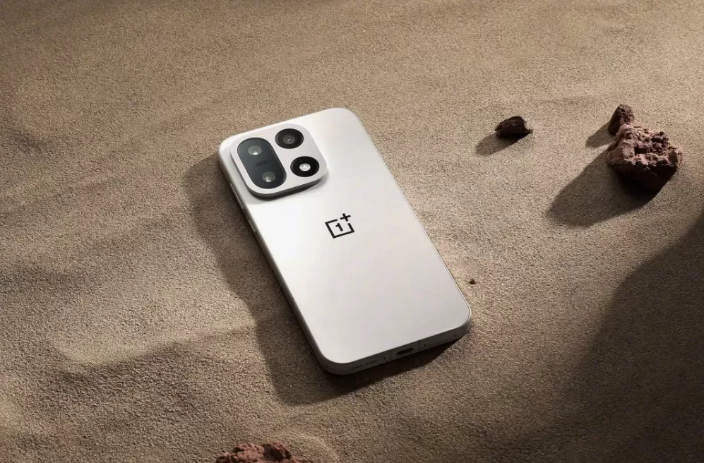 OnePlus 15 resmi rilis.