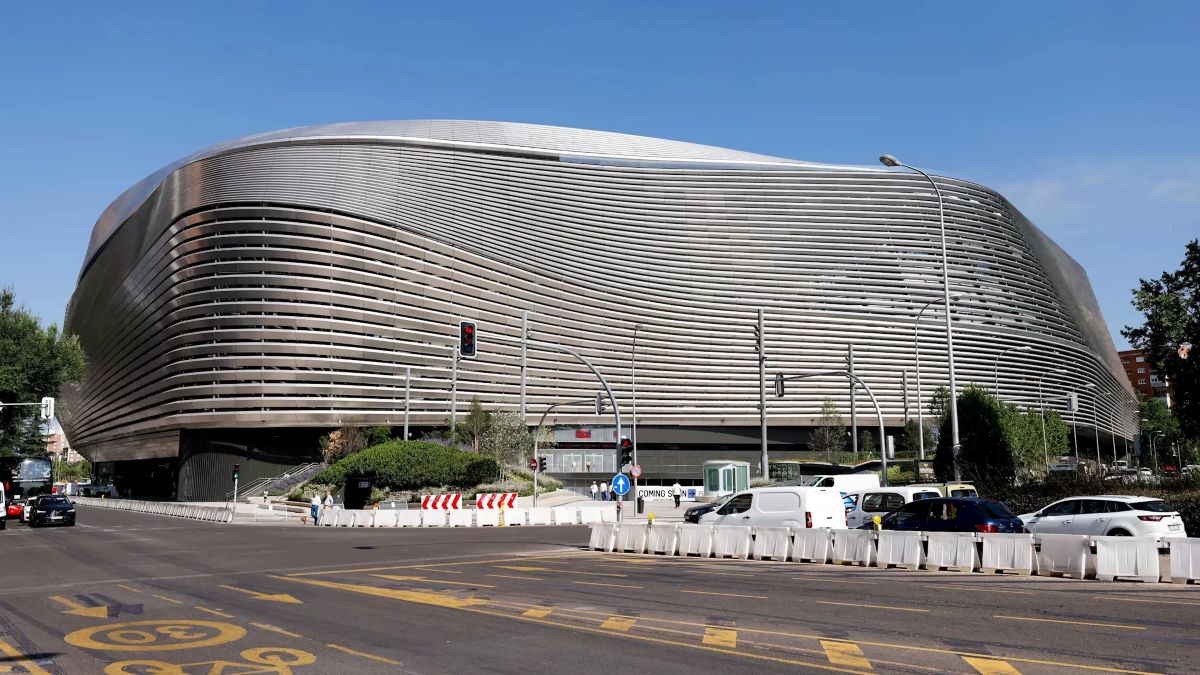 Real Madrid ubah nama Stadion menjadi Bernabeu dengan menghilangkan nama Santiago.