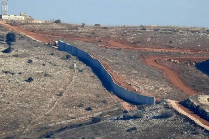 Israel bangun tembok besar di wilayah Lebanon.