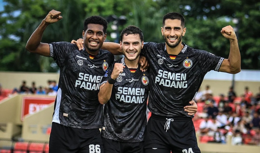 Semen Padang berhasil putus kekalahan beruntun setelah mampu kalahkan Persijap dengan skor 2-1 dalam pekan ke-13 BRI Super League 2025/26.