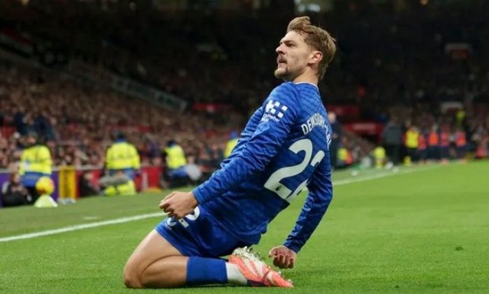 Everton berhasil kalahkan Manchester United walaupun bermain 10 pemain dalam pekan ke-12 Premier League 2025/2026.