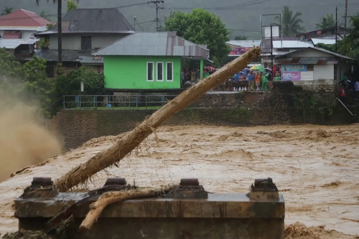 Banjir besar melanda Kota Padang pada 27 November 2025.