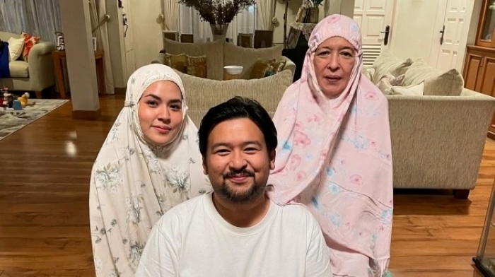 Perjuangan panjang ibunda Raisa melawan kanker berakhir.