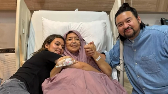 Ibunda Raisa, Ria Mariaty, meninggal dunia di RS Dharmais.
