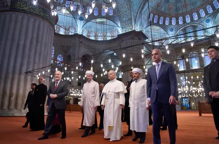 Kunjungan Paus Leo XIV ke Masjid Biru Turki.