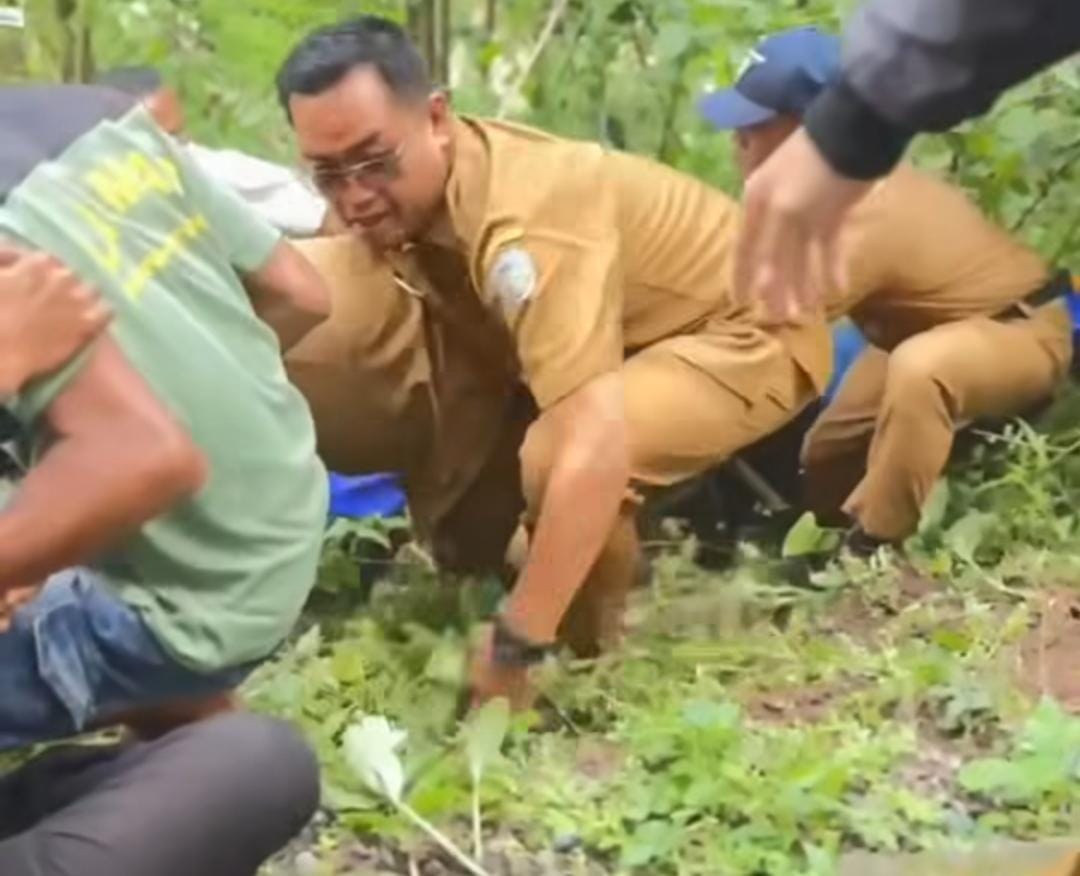 Evakuasi Bupati Situbondo