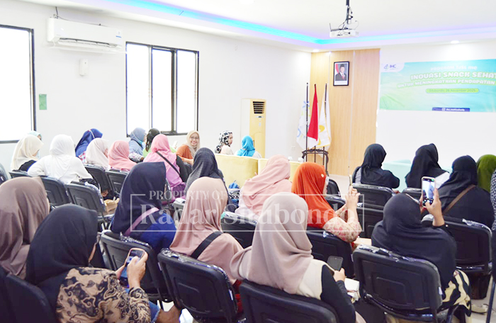 DUDUK TENANG: Peserta penyuluhan inovasi snack sehat bagi pelaku UMKM di rumah sakit Elizabeth, menyimak pemaparan pemateri, belum lama ini.