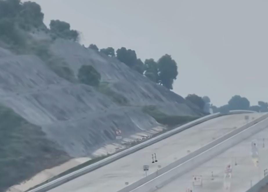 Pemandangan jalan tol Prosiwangi/ doc Khoirul Rizal