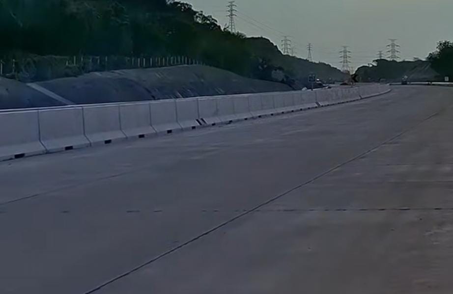 Jalan tol Prosiwangi/ doc Khoirul Rizal