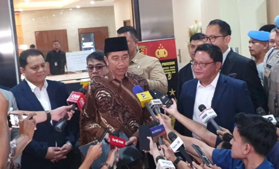 Presiden ke-7 Indonesia Joko Widodo usai menyampaikan klarifikasi terkait ijazah palsu di Bareskrim Polri pada Selasa (20/5).