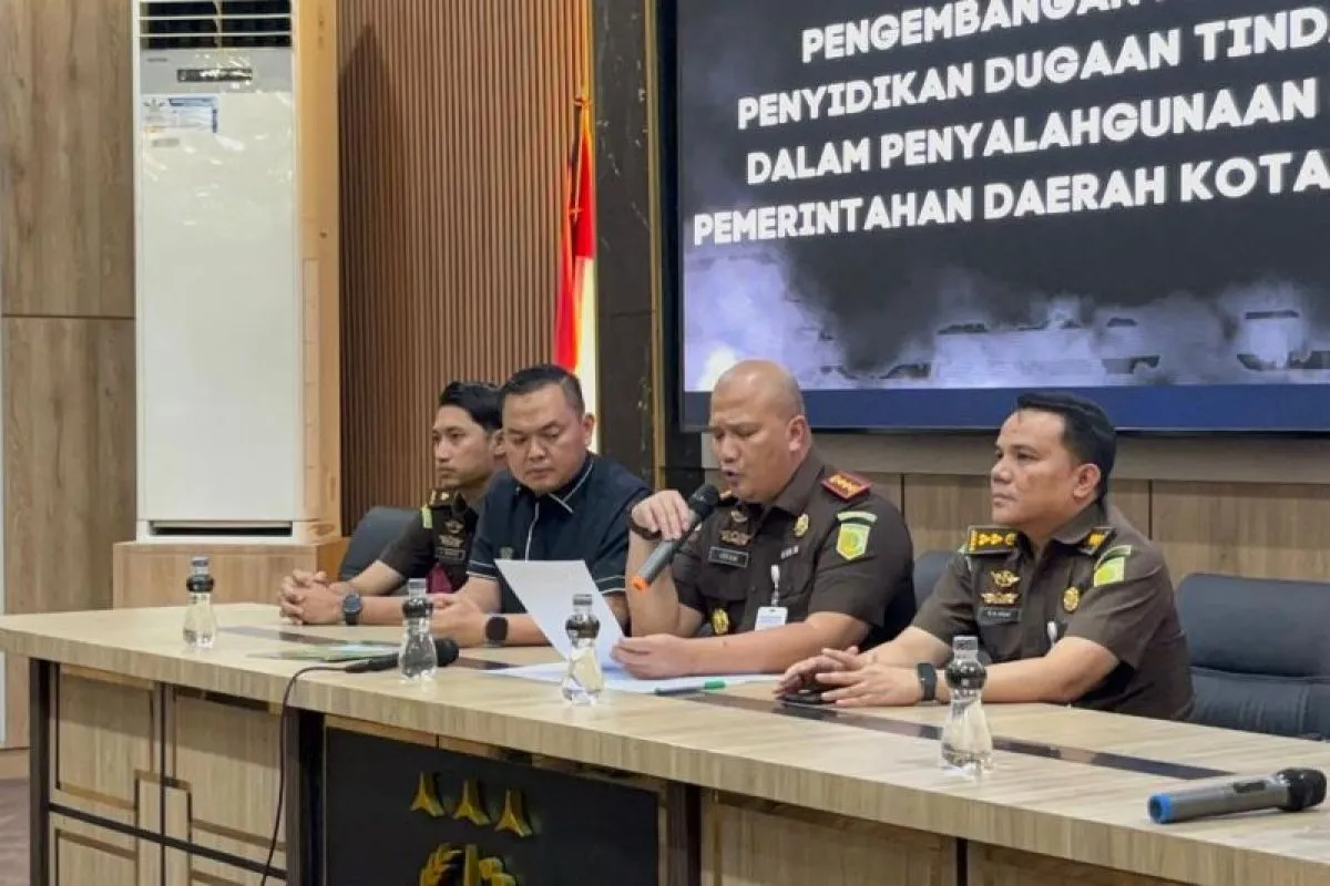 Kejaksaan Negeri Kota Bandung menetapkan Wakil Wali Kota Bandung menjadi tersangka kasus dugaan penyalahgunaan kewenangan di lingkungan Pemerintah Kota Bandung tahun 2025.
