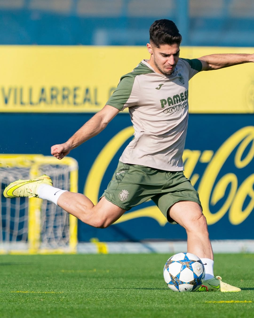 Sesi latihan Villarreal jelang laga menghadapi FC Copenhagen dalam matchday 6 Champions League 2025/2026.