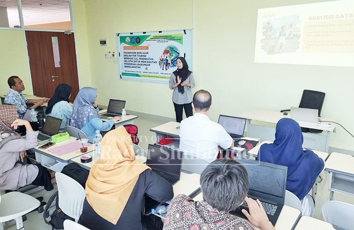 MEMAPARKAN: Nine Febrie Novitasari, S.Pd., M.Pd ketua tim Direktorat Penelitian dan Pengabdian kepada Masyarakat (DPPM) tahun 2025.