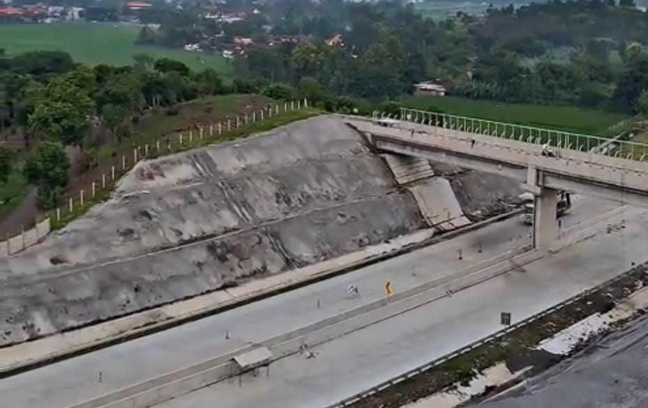 Jalan tol Prosiwangi/ doc Khoirul Rizal