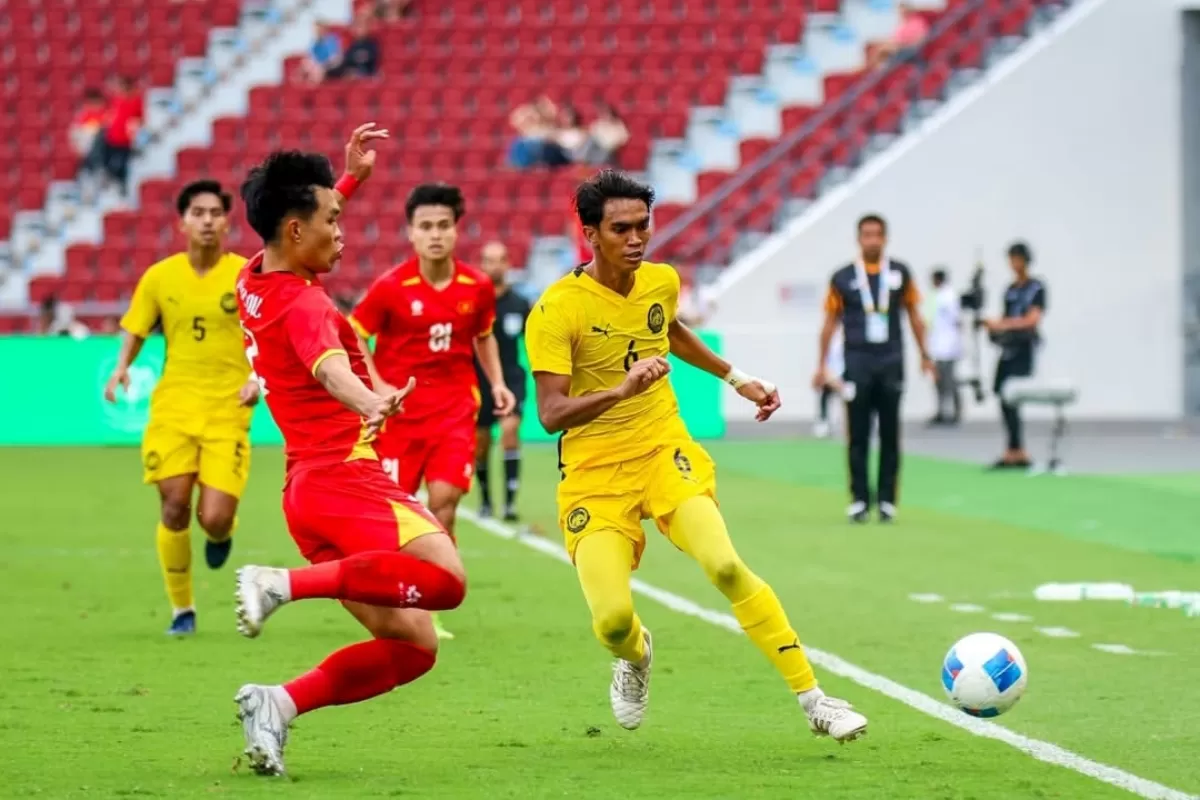 Vietnam berhasil mengalahkan Malaysia dengan skor 2-0, sekaligus menjaga kans Timnas Indonesia U-22 lolos ke semifinal SEA Games 2025.