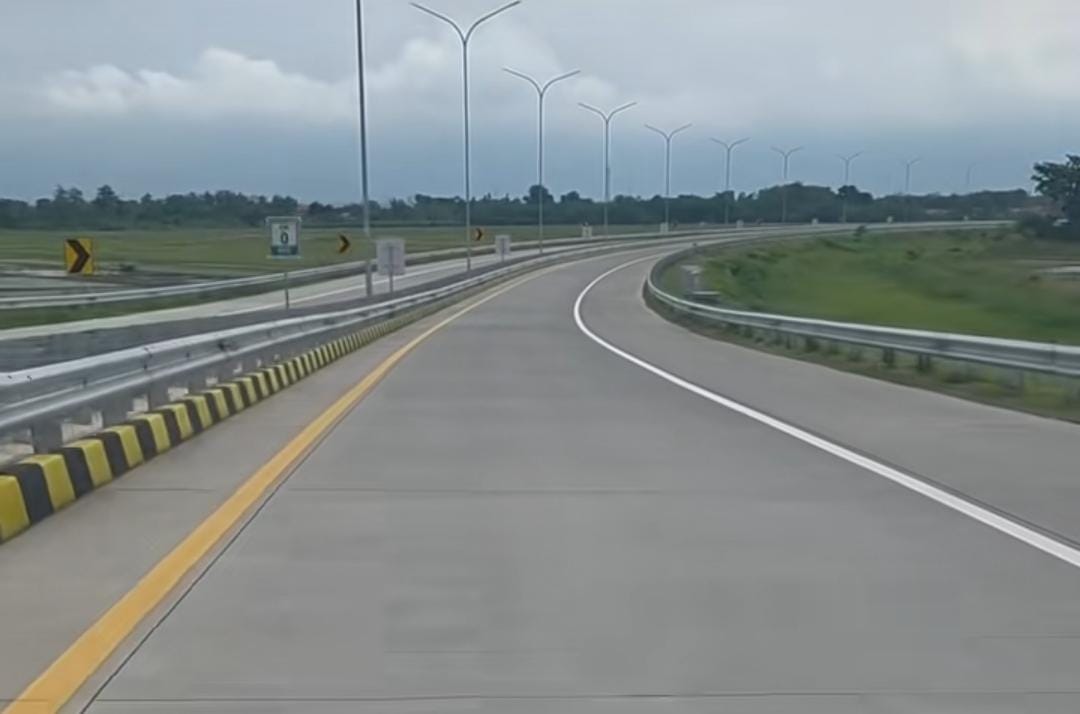 Jalan tol Prosiwangi/ doc Khoirul Rizal