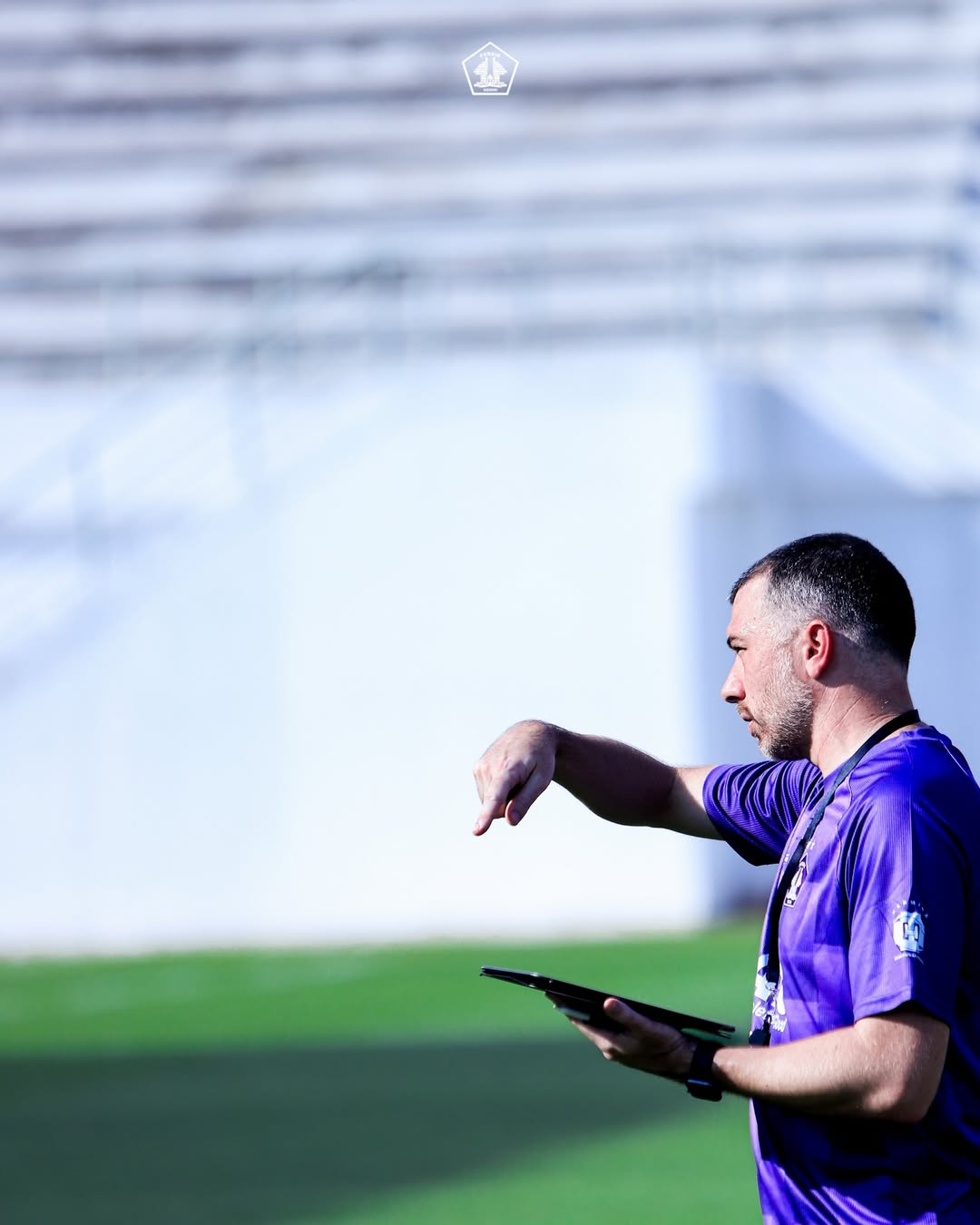 Potret pelatih baru Persik Kediri, Marcos Reina saat pimpin sesi latihan jelang laga menghadapi Persita.