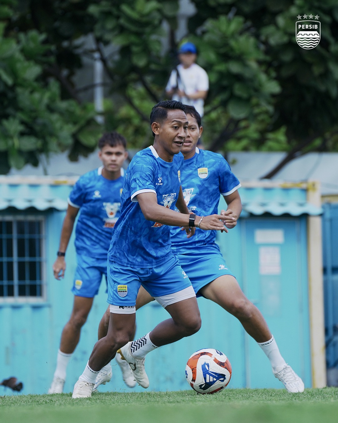 Sesi latihan Persib Bandung sebelum menjamu Bhayangkara FC di pekan ke-15 BRI Super League.