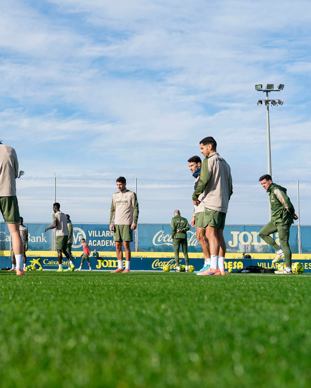Sesi latihan Villarreal jelang laga menghadapi Barcelona di La Liga 2025/2026.