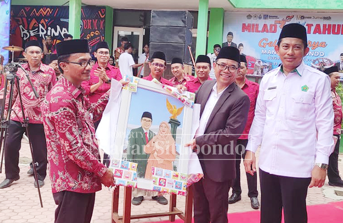 Kepala Kantor Wilayah (Kanwil) Kementerian Agama (Kemenag) Provinsi Jawa Timur, Akhmad Sruji Bahtiar meresmikan Media Center dan kelas unggulan Madrasah Aliyah Negeri (MAN) 2 Situbondo, Selasa (23/12)