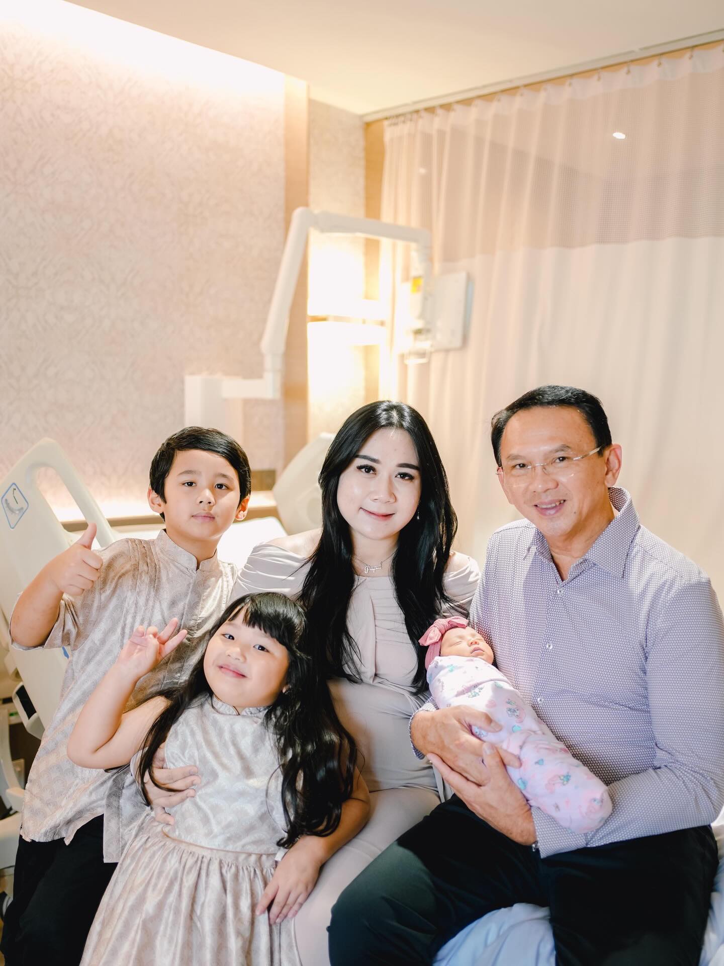 Pasangan Puput Nastiti Devi dan Ahok dikaruniai buah hati ketiga, Jumat (26/12).