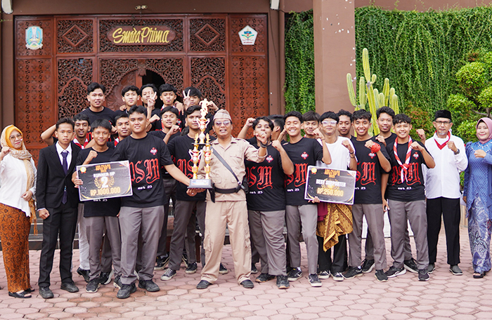 PRESTASI MEMBANGGAKAN : Siswa-siswi SMAN 2 Situbondo menerima berbagai penghagaan bergengsi dari berbagai perlombaan akademik dan non akademik.