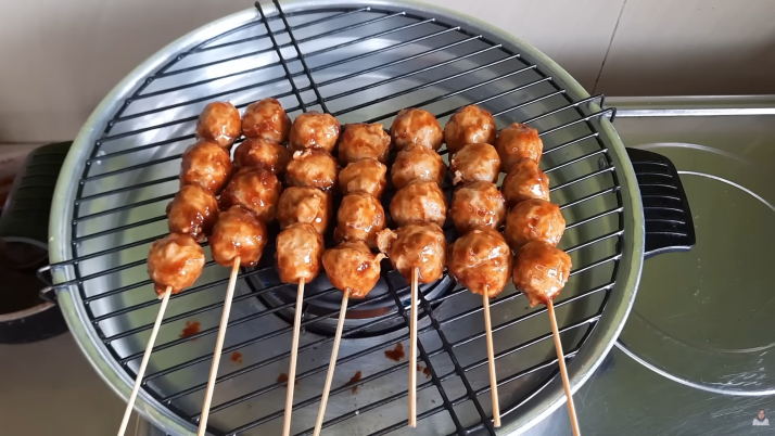 Ilustrasi bakso bakar.