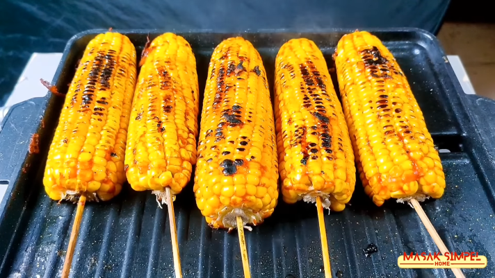 Ilustrasi jagung bakar.