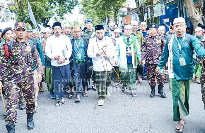 NAPAK TILAS: Pemberangkatan rombongan peserta aktif Ikatan Santri Alumni Salafiyah Syafi