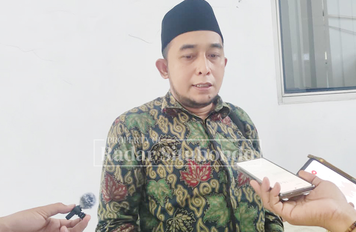 WAWANCARA: Ketua Dewan Perwakilan Rakyat Daerah DPRD Situbondo Mahbub Djunaidi pasca rapat bersama Komiisi IV dan Dinas Pendidikan, di kantor DPRD Situbondo, Kamis (8/1).