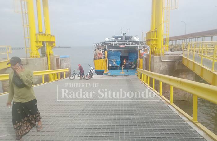 AKTIF LAGI: Setelah satu minggu kapal terparkir di Pelabuhan Jangkar akibat cuaca buruk, kini kembali beraktivitas, senin (19/1).