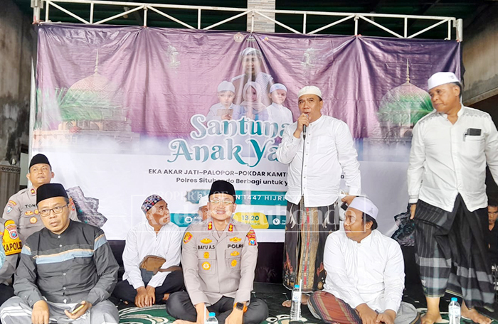 SAMBUTAN H ISMAIL: Sebanyak 113 anak yatim piatu mendapatkan santunan di markas Palopor di Desa Gebangan, Kecamatan Kapongan, Kamis (22/1).