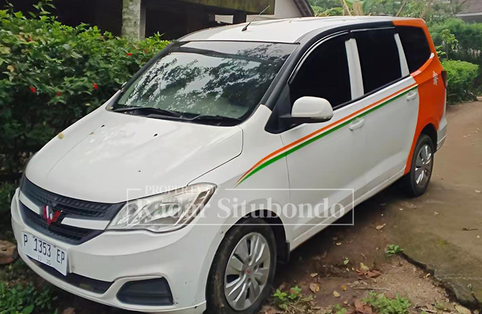 BARANG BUKTI: Satu unit mobil Siaga Desa Suboh yang diduga digadaikan oleh Kepala Desa, belum lama ini.