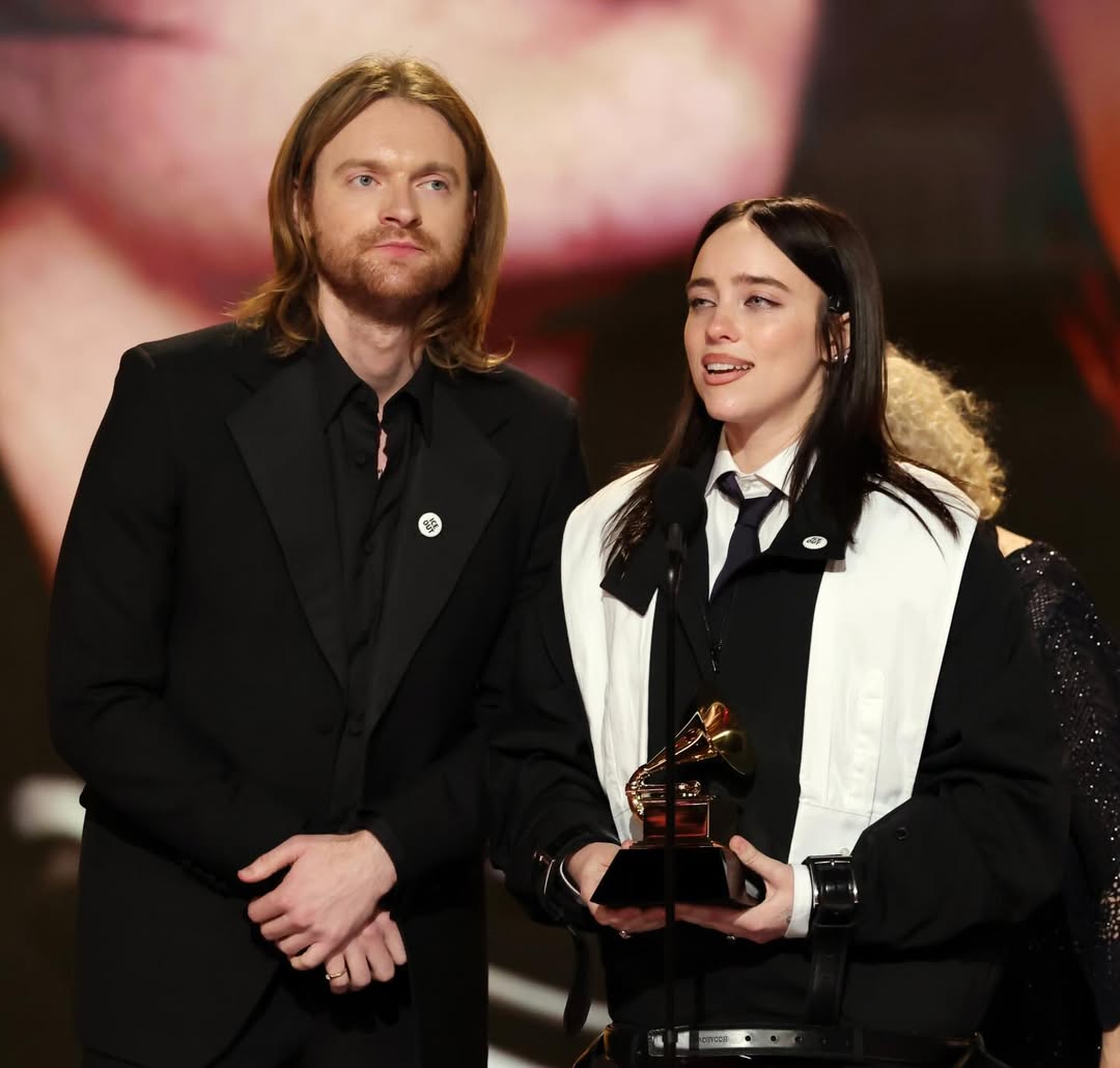 Musisi Billie Eilish dan Finneas meraih piala Grammy Awards 2026.