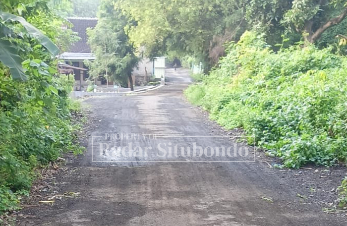 BARU DIKERJAKAN: Perbaikan jalan di Dusun Somur Anyar, Desa Kandang, Kecamatan Kapongan, telah selesai dikerjakan, Kamis (5/2).
