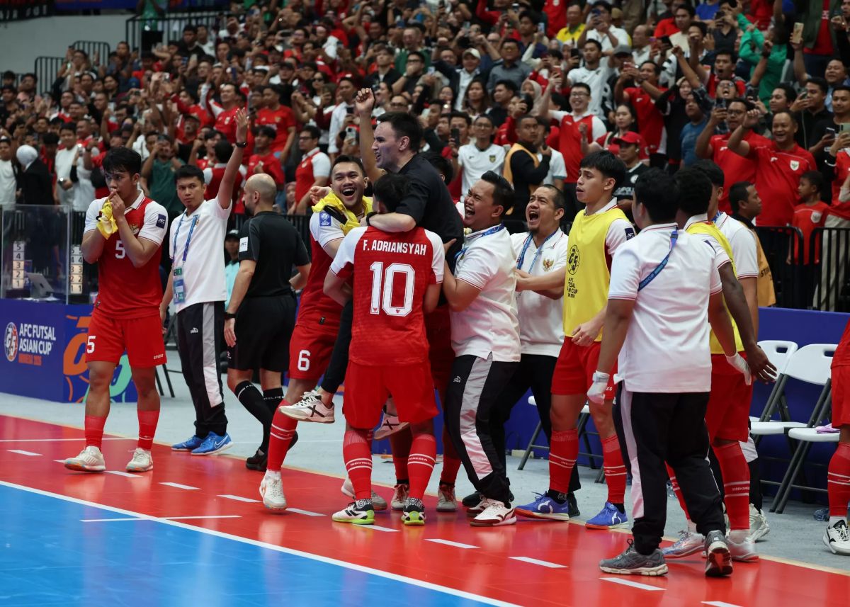 Selebrasi para pemain timnas Futsal Indonesia usai kalahkan Jepang di semifinal AFC Futsal Asian Cup 2026 di Indonesia Arena, Senayan, Jakarta, Kamis (5/2/2026).
