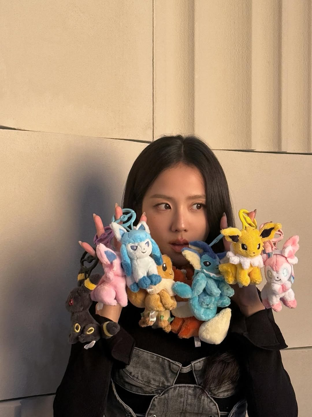 Jisoo menjadi duta Pokemon di perayaan ke-30 tahun.