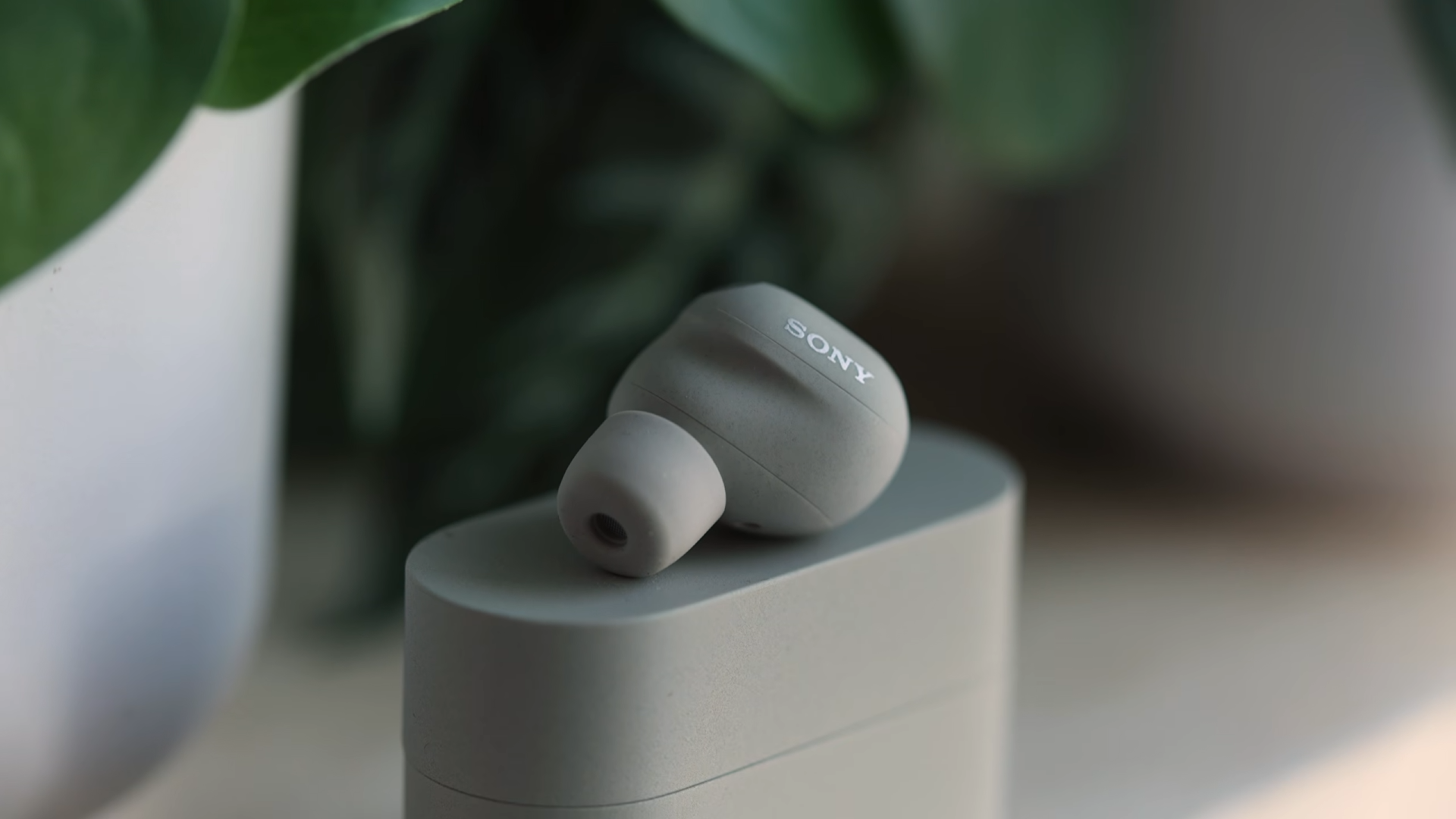 Sony WF-1000XM6 Earbuds.