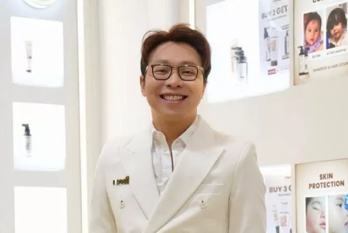 dr. Richard Lee.