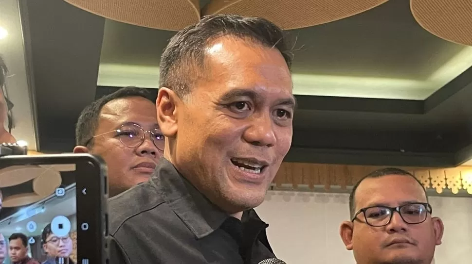 Starf khusu Gubernur Jakarta, Chico Hakim.