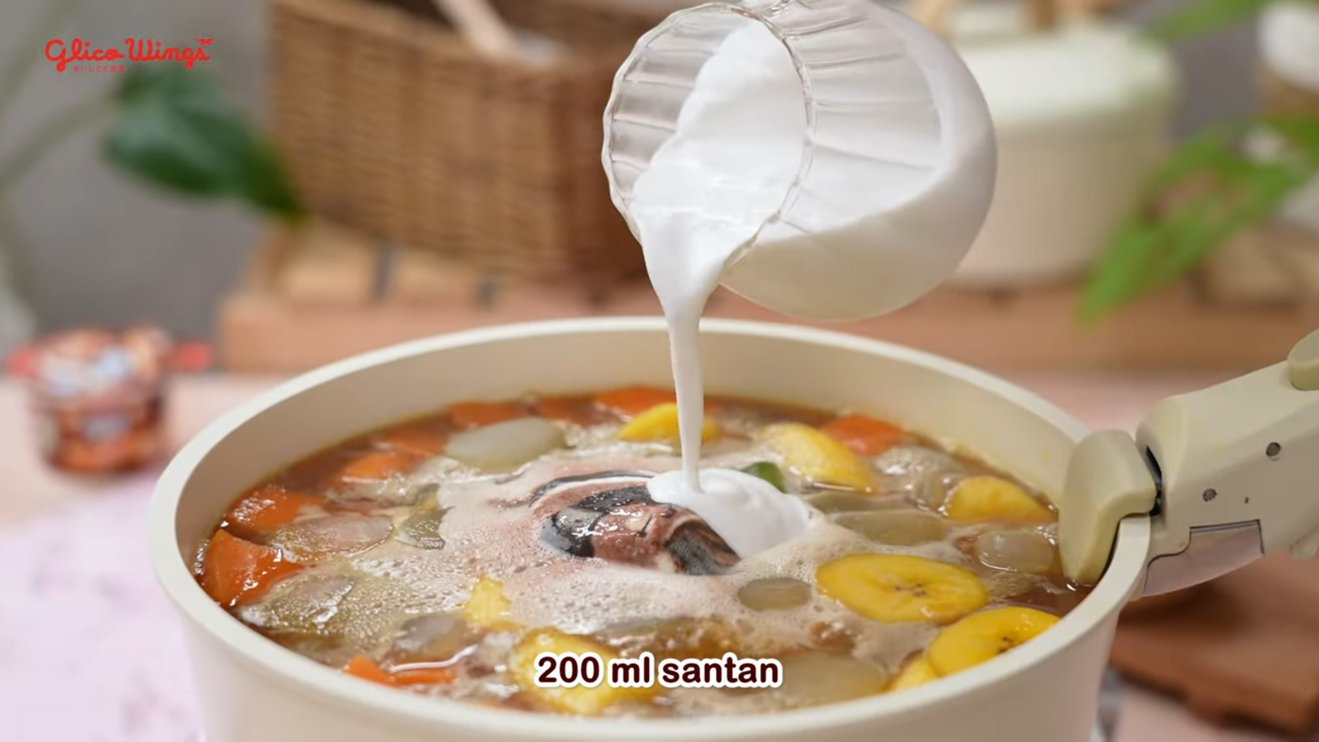 Kolak pisang menggunakan es krim.