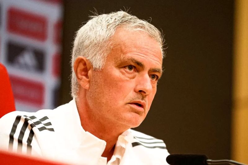 Pelatih Benfica Jose Mourinho.