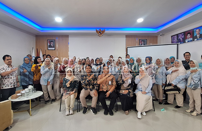 BELAJAR RAMAH: tim tenaga medis Elizabeth mengabadikan momen usai mengikuti pelatihan Service Excellence di Gedung Serbaguna IHC RS Elizabeth, Rabu lalu (18/2).