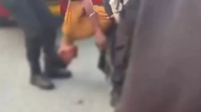 Seorang siswa MTsN Maluku Tenggara meninggal dunia usai diduga dianiaya oleh oknum Brimob di Kota Tual, Kamis (19/2).