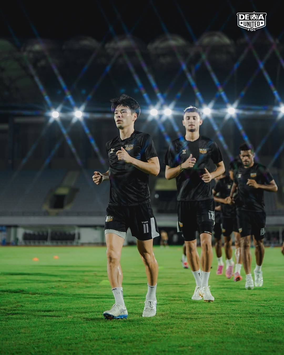 Sesi latihan Dewa United jelang laga melawan Borneo FC.