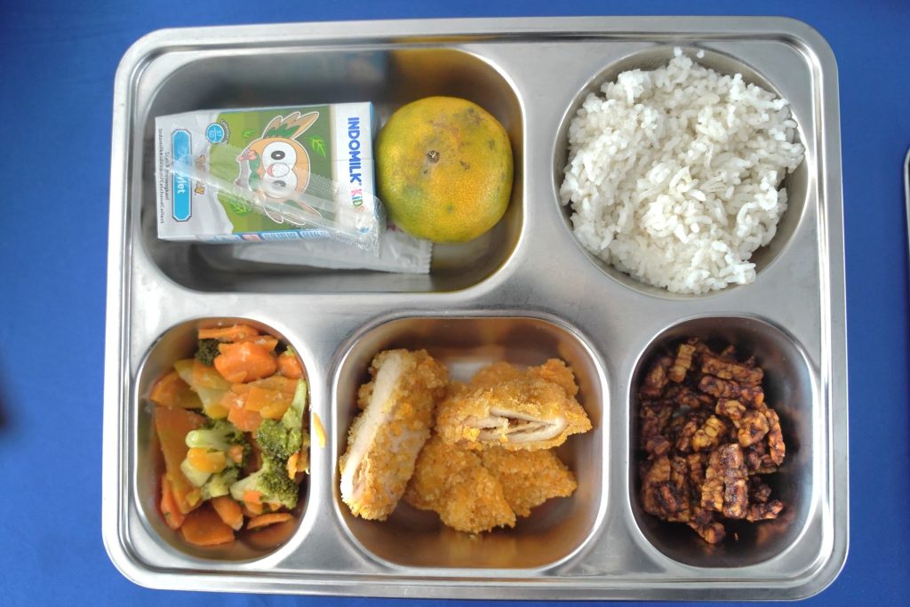 MBG dengan menu Chicken Katsu.