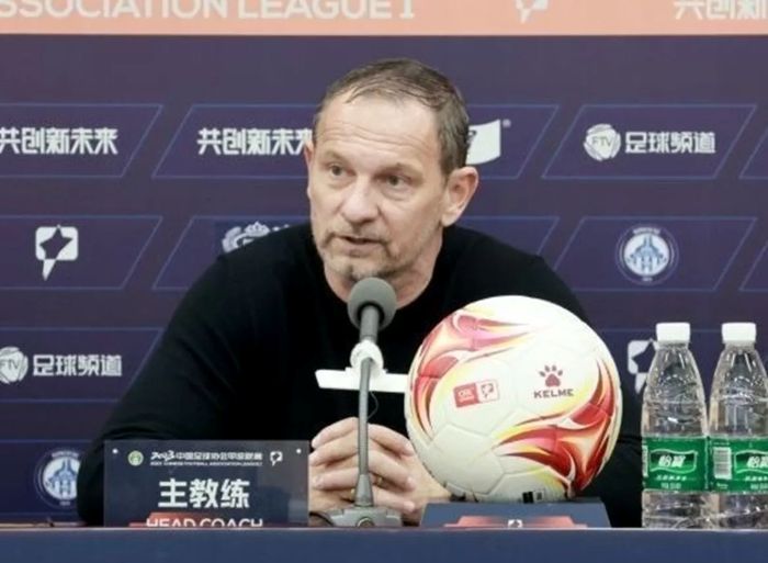 Semen Padang resmi memecat  Dejan Antonic.